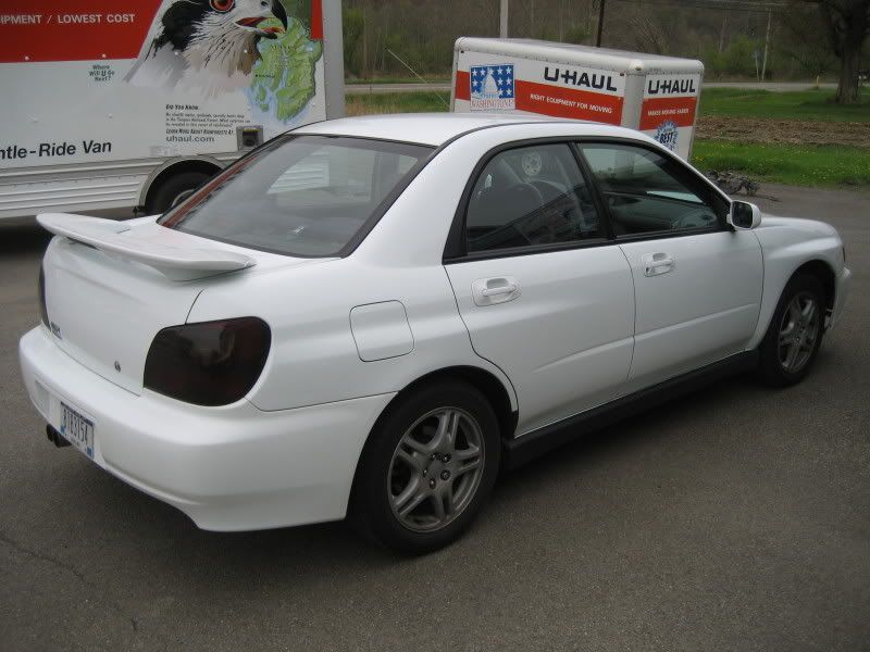 http://i105.photobucket.com/albums/m209/agy2k2/02%20WRX%20white/IMG_3180.jpg