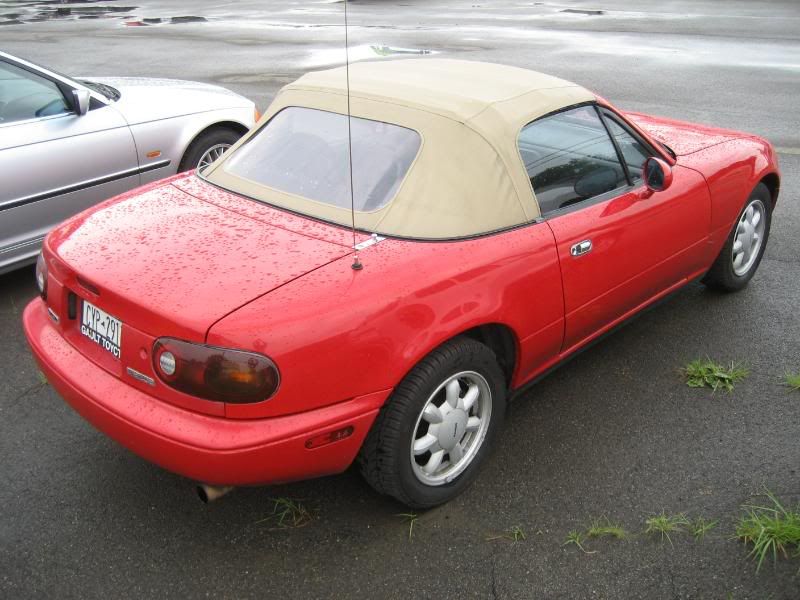 http://i105.photobucket.com/albums/m209/agy2k2/90%20miata/IMG_1915.jpg