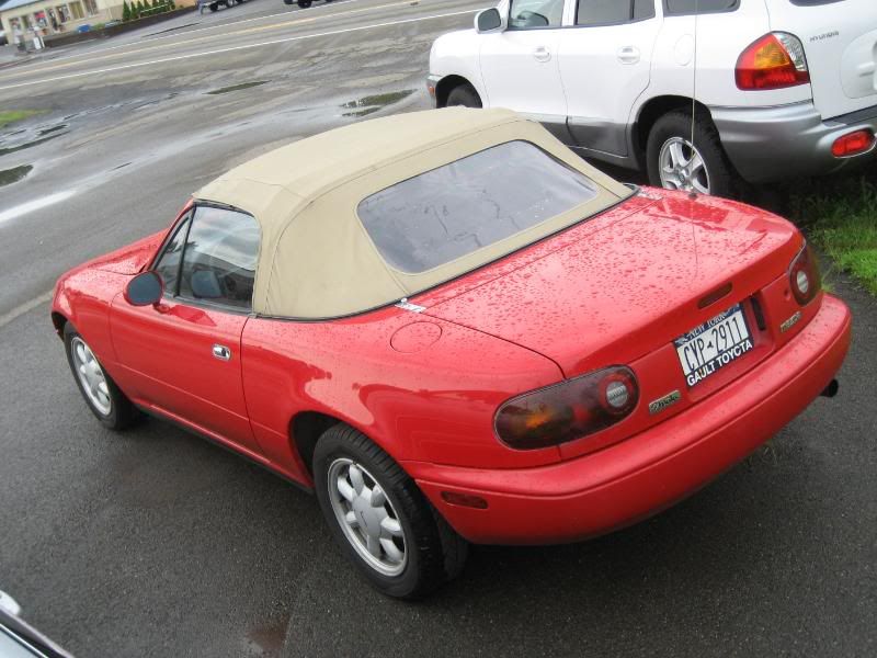 http://i105.photobucket.com/albums/m209/agy2k2/90%20miata/IMG_1916.jpg