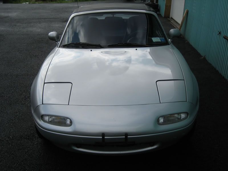 http://i105.photobucket.com/albums/m209/agy2k2/91%20miata/IMG_1033.jpg