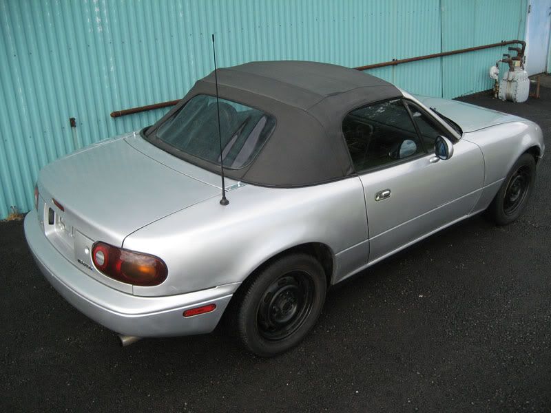 http://i105.photobucket.com/albums/m209/agy2k2/91%20miata/IMG_1034.jpg