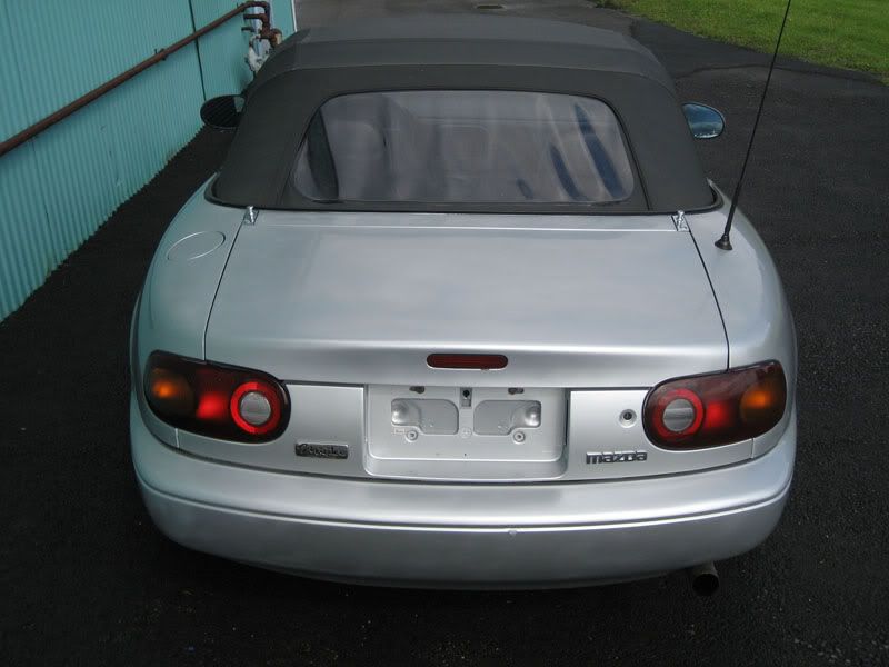 http://i105.photobucket.com/albums/m209/agy2k2/91%20miata/IMG_1036.jpg