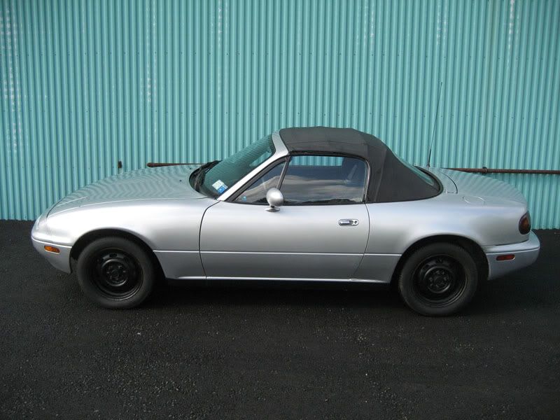 http://i105.photobucket.com/albums/m209/agy2k2/91%20miata/IMG_1039.jpg