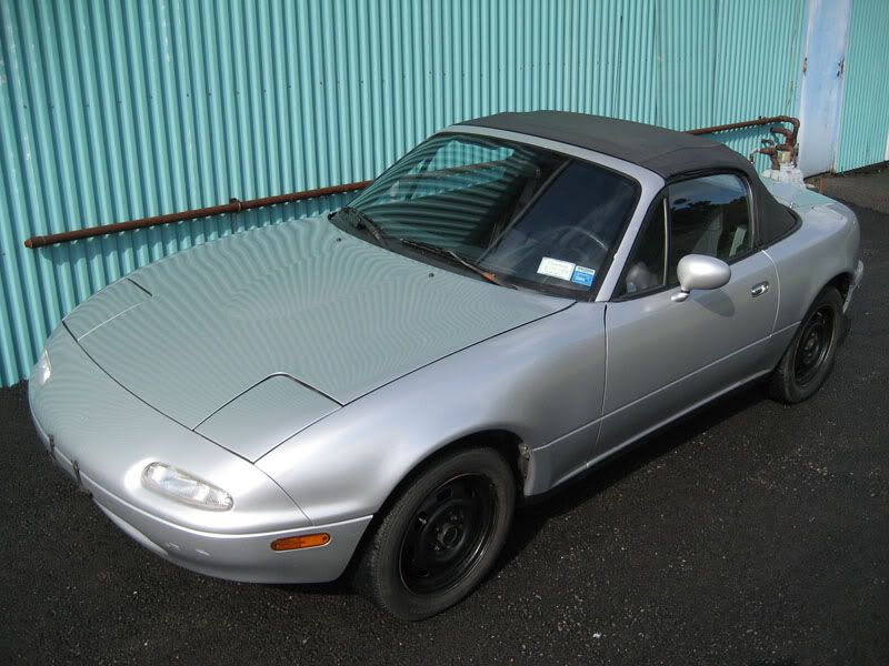 http://i105.photobucket.com/albums/m209/agy2k2/91%20miata/IMG_1040.jpg