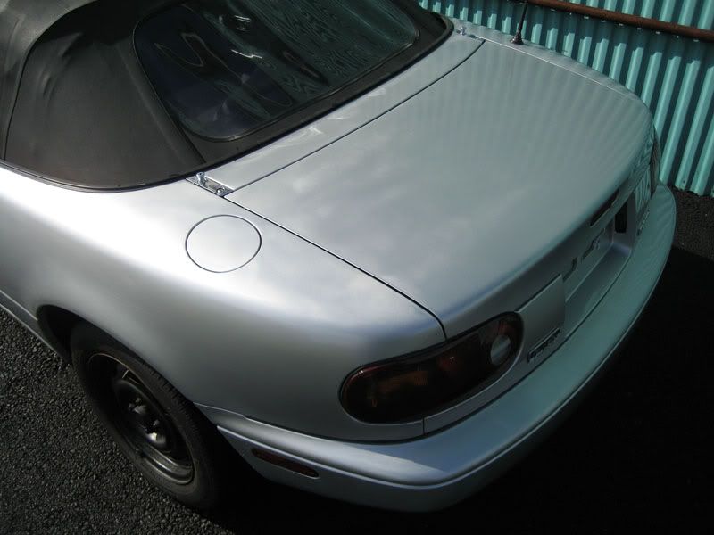 http://i105.photobucket.com/albums/m209/agy2k2/91%20miata/IMG_1046.jpg