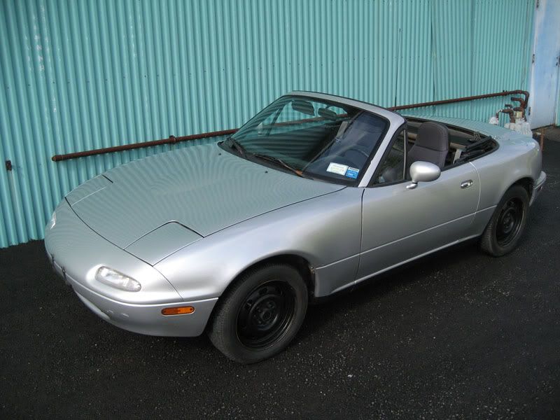 http://i105.photobucket.com/albums/m209/agy2k2/91%20miata/IMG_1052.jpg