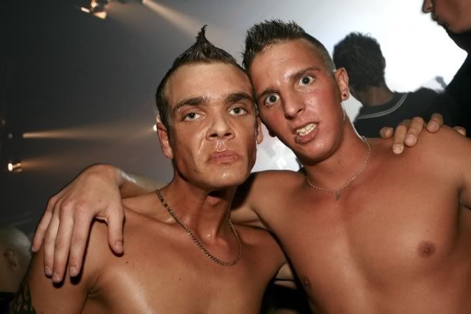 [img width=679 height=453]http://i105.photobucket.com/albums/m209/miss-lucked/74847050.jpg[/img]