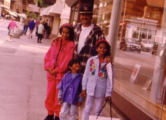  Sonam Kapoor With family and Anil Kapoor