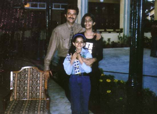 Sonam Kapoor With family and Anil Kapoor