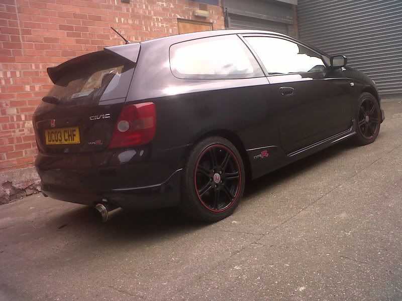 [Image: civicwithblackwheels02.jpg]