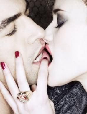  photo couple-kisses-kiss-Couples_zps3da03079.jpg