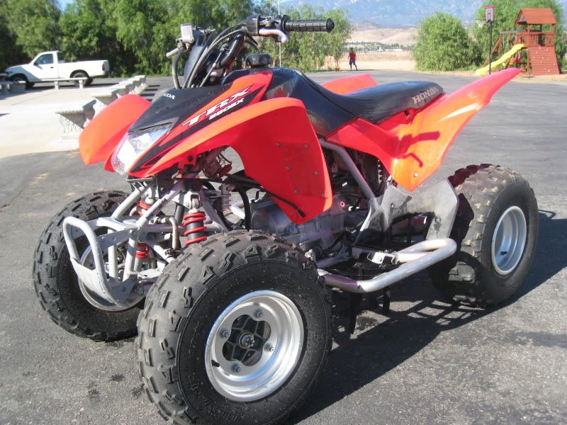 2 - 2007 Honda Trx 250ex - 1 Red And 1 Black. 