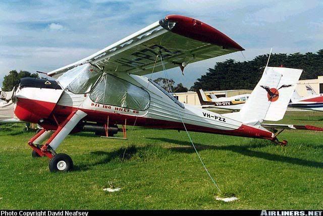 Wayne Mapp pops over to see Joel. | Wings Over New Zealand